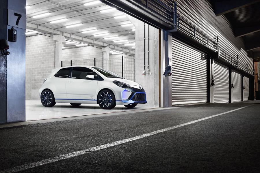  Toyota Yaris Hybrid-R Concept 2013 года  (фото 42 из 42)